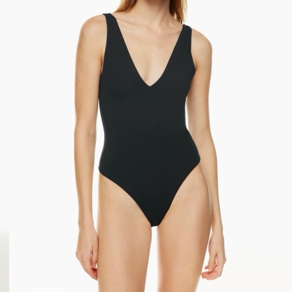 Aritizia Deep V-neck Contour Bodysuit